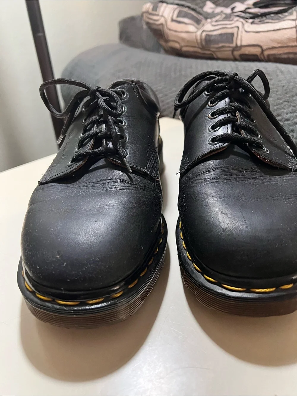 Doc Martens 8053 smooth black leather 5 eye unisex oxford with padded collar.
